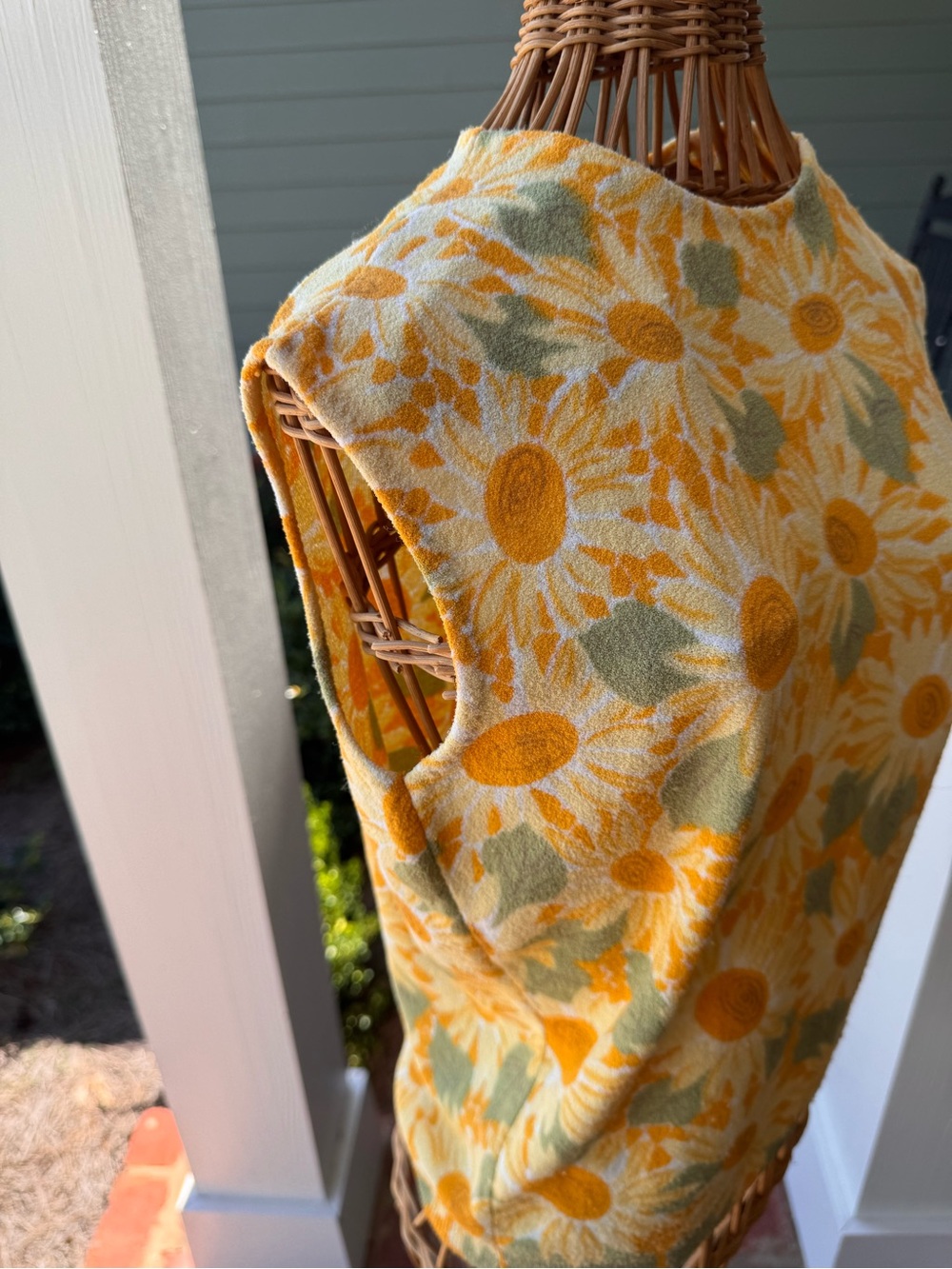 Vintage 60s 70s Daisy Floral Terry Cloth Top Mod Flower Power Small - Picture 2 of 9